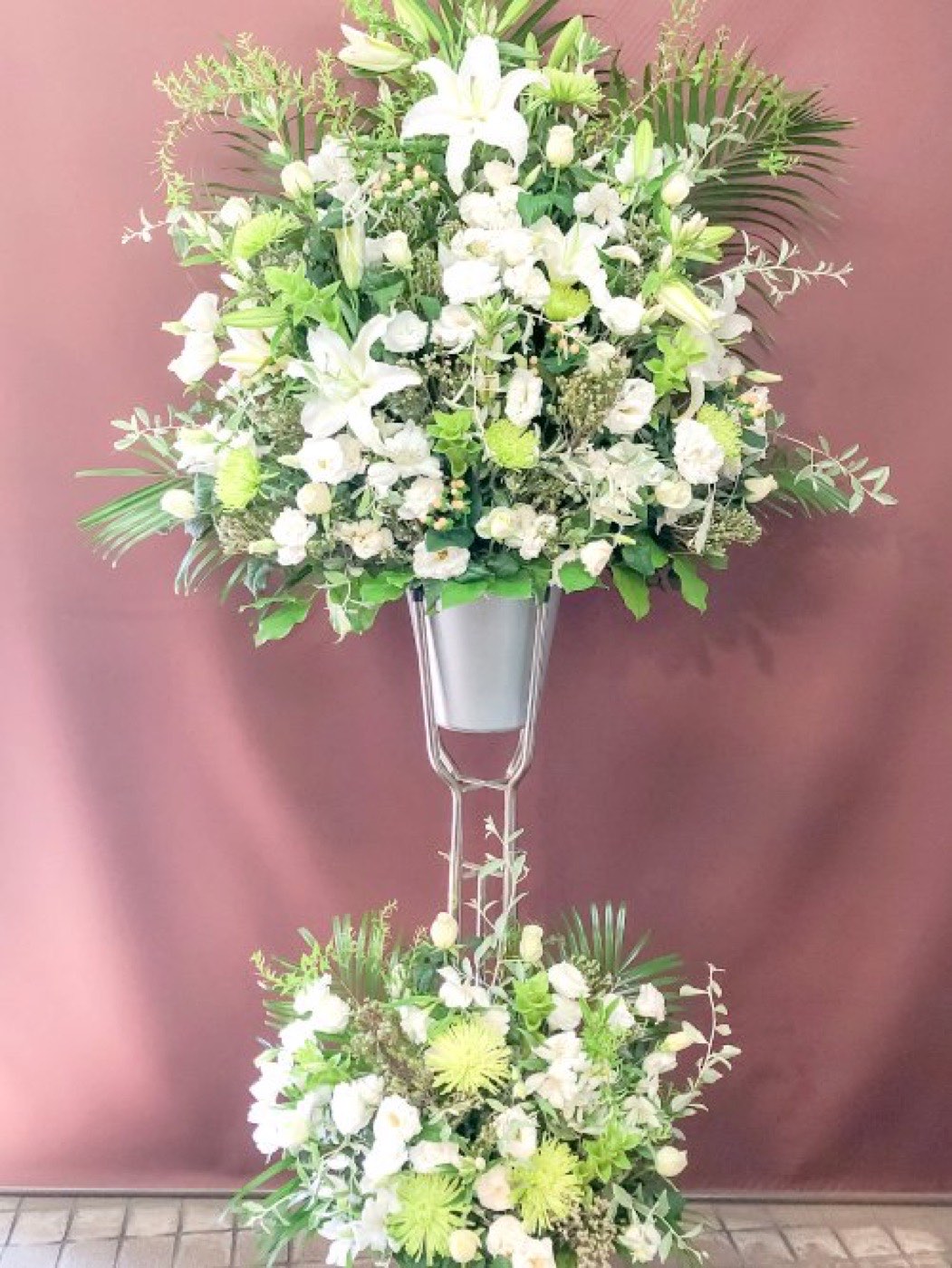 お悔やみ・御祝の二段スタンド花